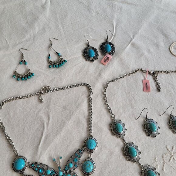 Lot Of Blue Howlite Necklace Earrings Bracelet Jewelry Sets Butterfly Bib - Picture 5 of 13